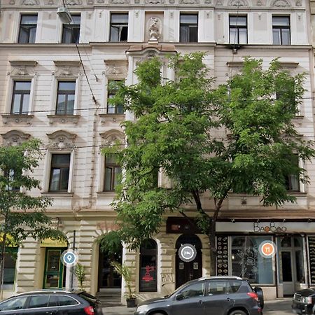 Quite Loft With Balcony And 3 Air Conditioners プラハ エクステリア 写真
