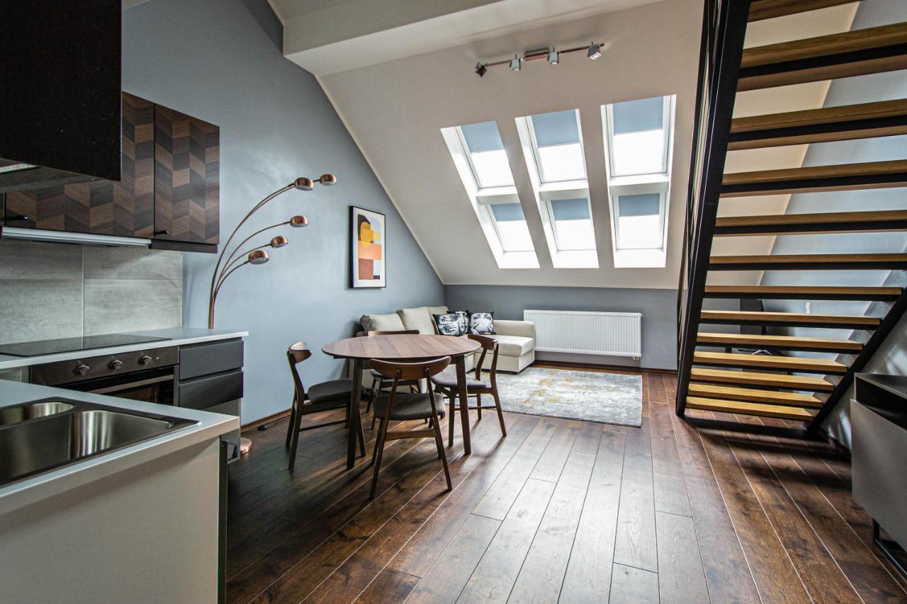 Quite Loft With Balcony And 3 Air Conditioners プラハ エクステリア 写真