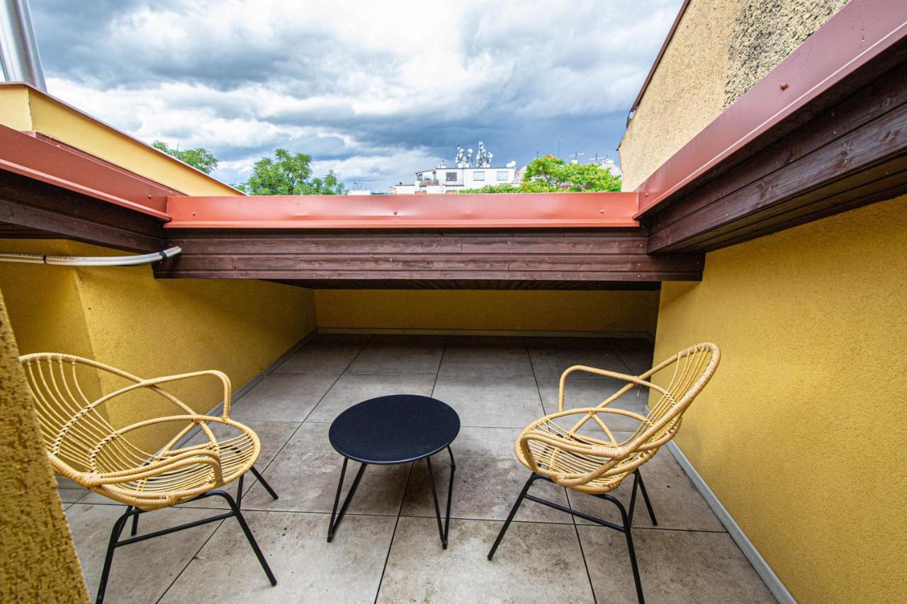Quite Loft With Balcony And 3 Air Conditioners プラハ エクステリア 写真