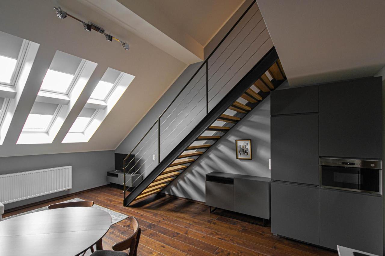 Quite Loft With Balcony And 3 Air Conditioners プラハ エクステリア 写真