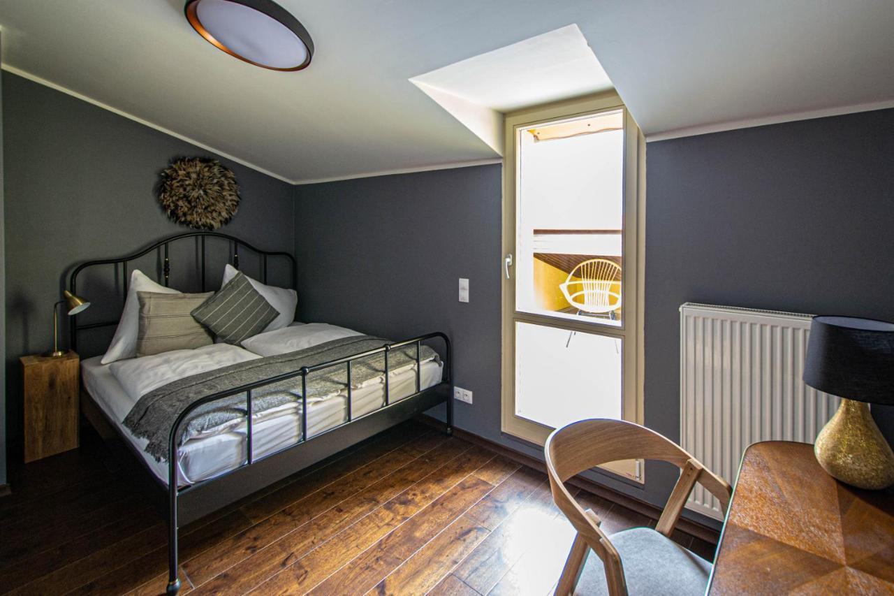 Quite Loft With Balcony And 3 Air Conditioners プラハ エクステリア 写真
